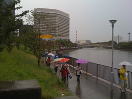 雨ニモ負ズ　平野川堤